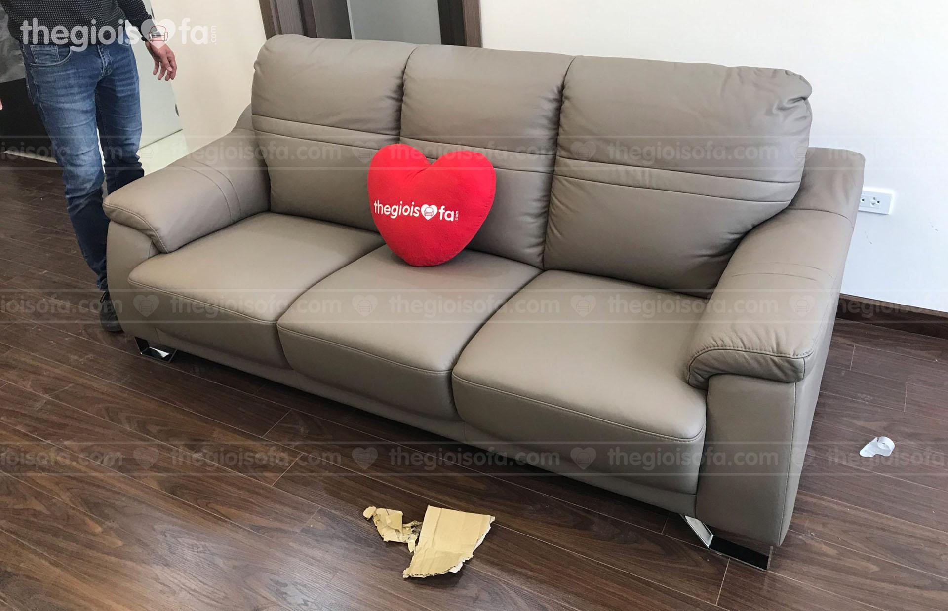 Giao hàng Sofa da thật Sofa Malaysia OMEGA 184 cho anh Dũng tại Bea Sky – Mua sofa Quận Hoàng Mai