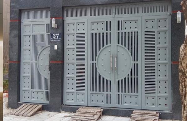 Cửa sắt sơn tĩnh điện 