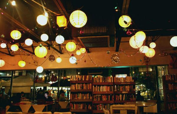 đèn trang trí quán trà sữa