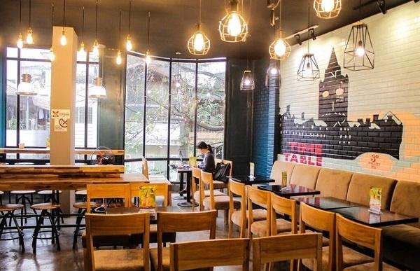 Sử dụng dây đèn trang trí cho quán trà sữa