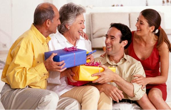 Thực phẩm chức năng sẽ là món quà bổ ích dành cho cha mẹ