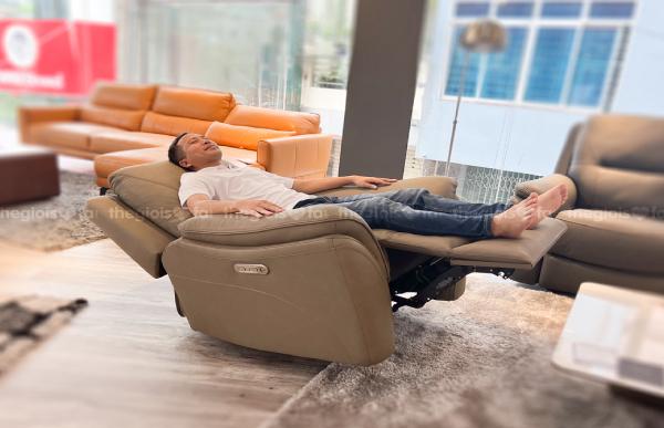 Ghế sofa Kuka KME.822 là mẫu sofa được áp dụng công nghệ hiện đại Zero Gravity – công nghệ massage không trọng lực. 