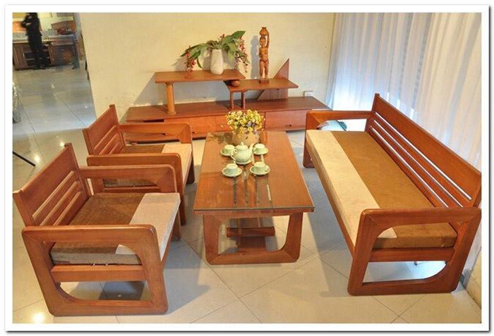 Mẫu sofa gỗ có kiểu dáng đơn giản và không phù hợp với thị hiếu hiện nay