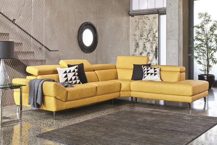 Mẫu sofa da màu vàng mang đến nét đẹp sang trọng và đầy cá tính