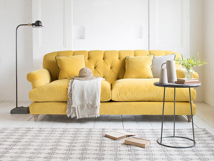 Sofa tân cổ điển với hoa văn thêu quả trám tinh tế