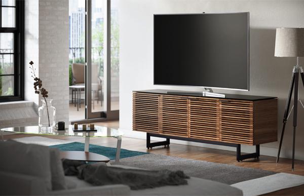 Kệ tivi nguyên khối là gì? Những ưu điểm của kệ tivi gỗ nguyên khối