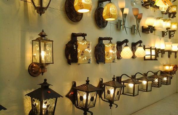 Đèn trang trí tường