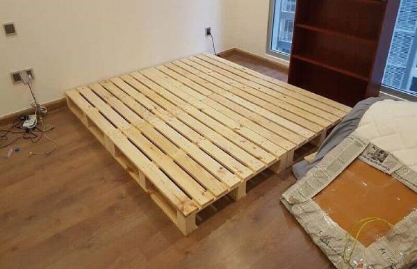 Giường pallet là gì? Có nên sử dụng mẫu giường pallet hay không?