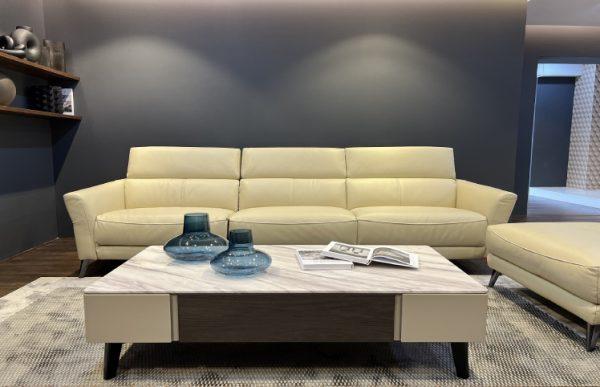 Sofa Kuka 5650 màu trắng rất phù hợp cho người mệnh Thuỷ
